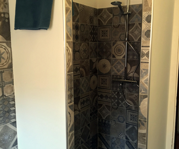 Bastide 1830 – Chambre 1 – Douche