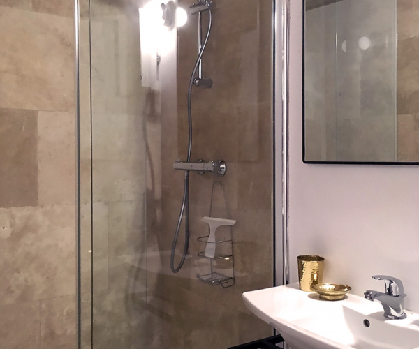 Bastide 1830 – Chambre 3 – Salle de bain vue 1