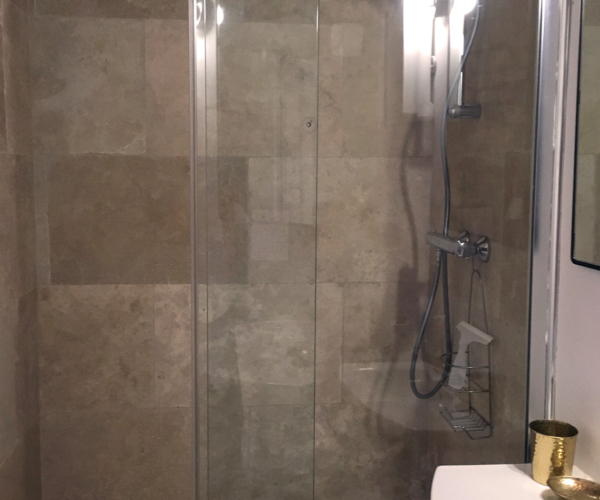 Bastide 1830 – Chambre 3 – Salle de bain vue 2