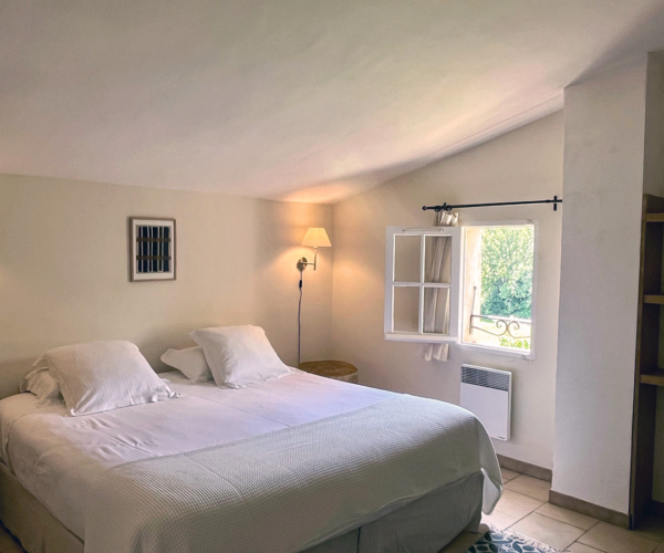 Luberon – Étage – Chambre 2 Grand lit