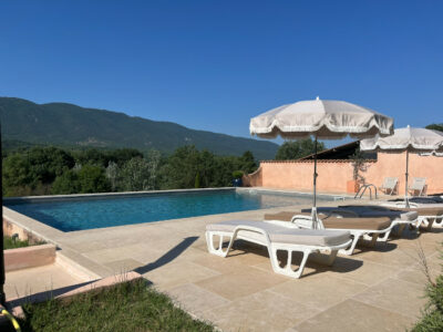 Piscine 12m * 8m sécurisée